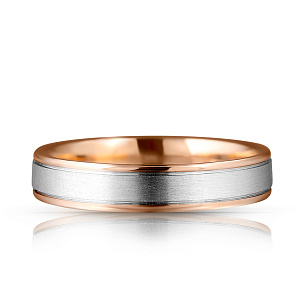 Кольцо обручальное из красного золота с бриллиантом