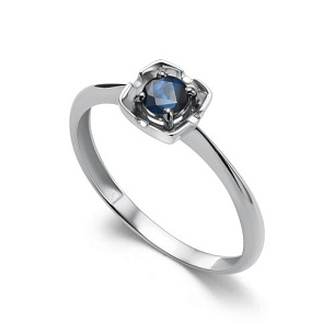 Кольцо из белого золота с сапфиром