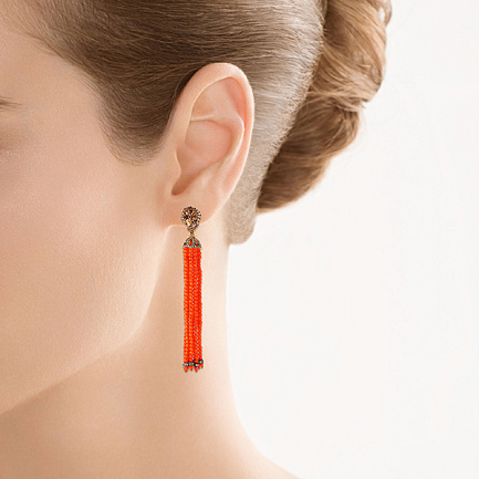 Серьги из желтого золота с бриллиантами, кораллами