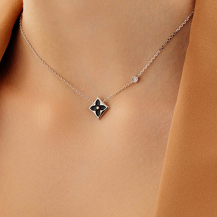 Колье из серебра с бриллиантом, эмалью