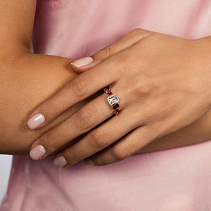 Кольцо из красного золота с бриллиантами, морганитом