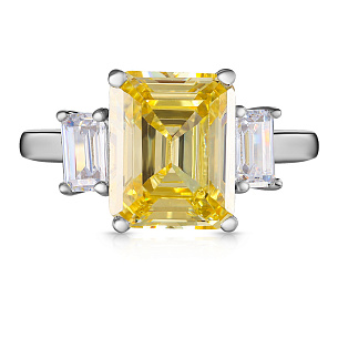 Кольцо из серебра с цирконием