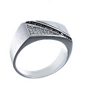 Печатка из белого золота с бриллиантами