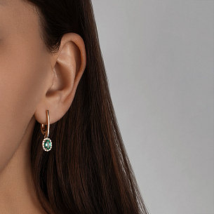 Серьги с английским замком из желтого золота с изумрудом