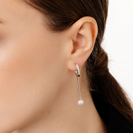 Серьги с английским замком из серебра с жемчугом