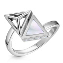 Кольцо из белого золота с бриллиантами, перламутром