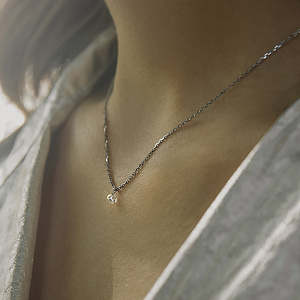 Колье из белого золота с бриллиантом, плетение якорное