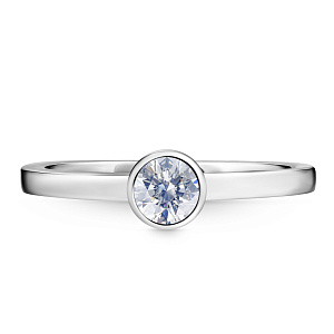 Кольцо из серебра с фианитом