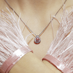 Колье из белого золота с бриллиантами, морганитом, плетение якорное