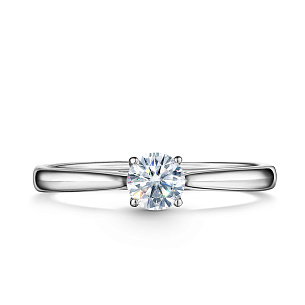 Кольцо из белого золота с бриллиантом