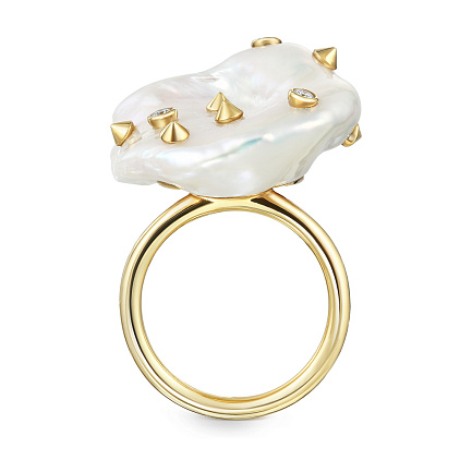 Кольцо из желтого золота с барочным жемчугом и бриллиантами