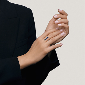 Кольцо из белого золота с бриллиантом, сапфирами