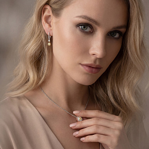 Колье из белого золота с бриллиантом