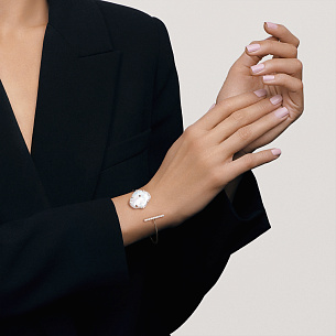 Браслет декоративный из желтого золота с бриллиантами, жемчугом