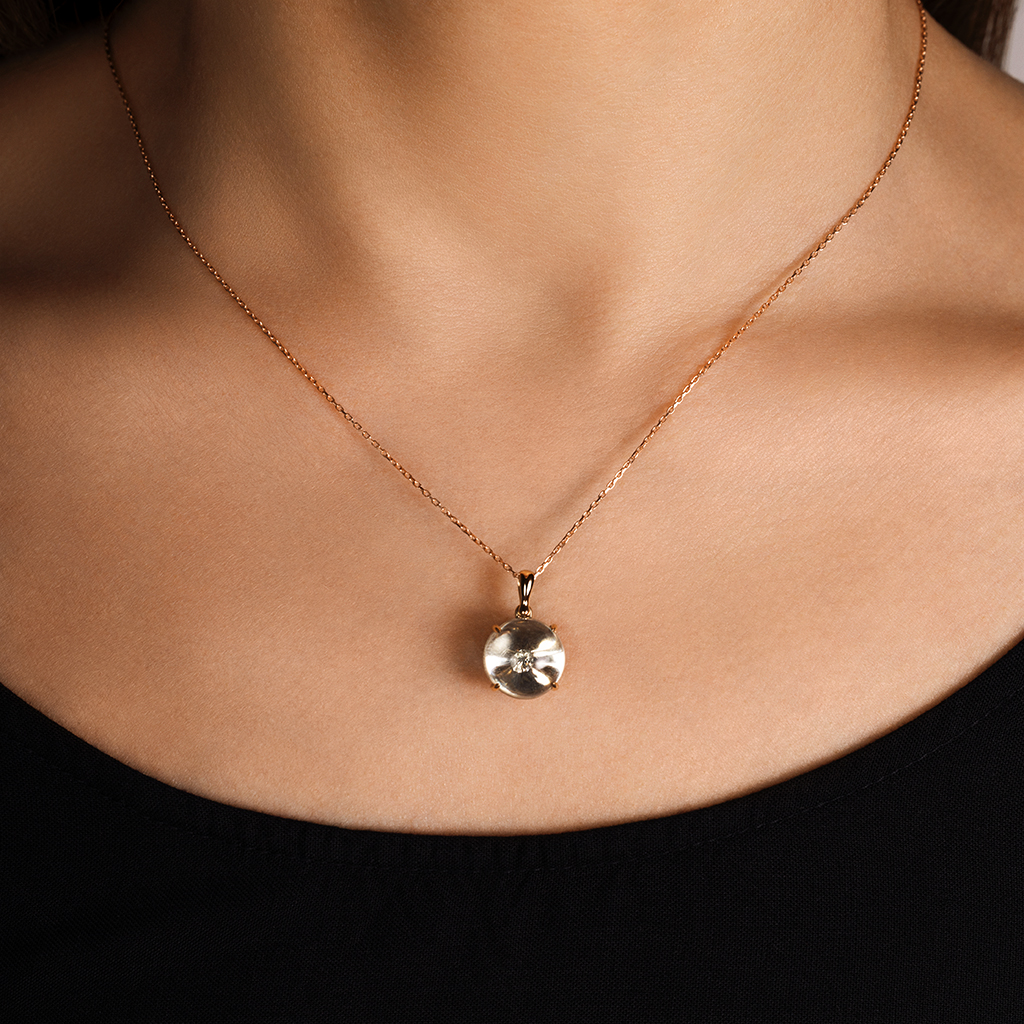 Подвеска из желтого золота с аметистом и бриллиантом